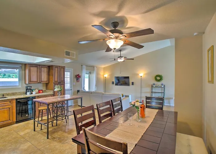 Near Golf & Entertainment! Family Getaway Holiday home *